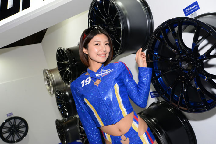 編集部厳選美女コンパニオン！大人気AIWAブースから人気レースクイーン