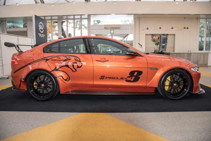 JAGUAR スポーツカー オレンジ これが市販車！？ ニュル最速の4ドアサルーンは600PS！ ジャガー