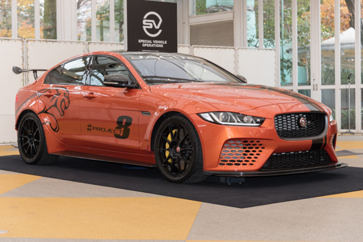 これが市販車！？ ニュル最速の4ドアサルーンは600PS！ ジャガーXE SV