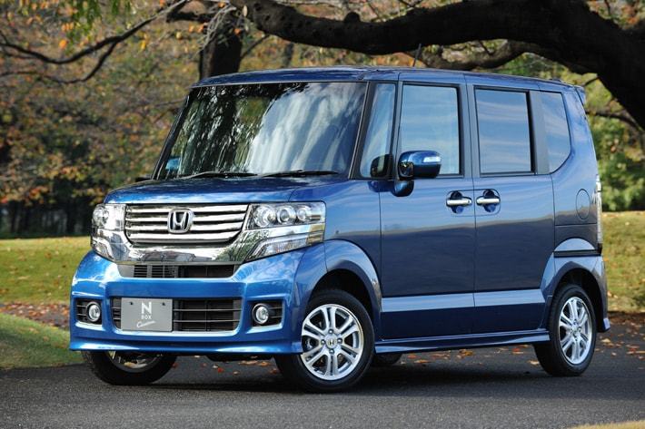 N-BOXヒットの後押しとなったのはカスタムモデルの派手さにある。軽自動車らしからぬ大きなグリルなど、これまでの常識を打ち破る挑戦的なデザインだったのだ