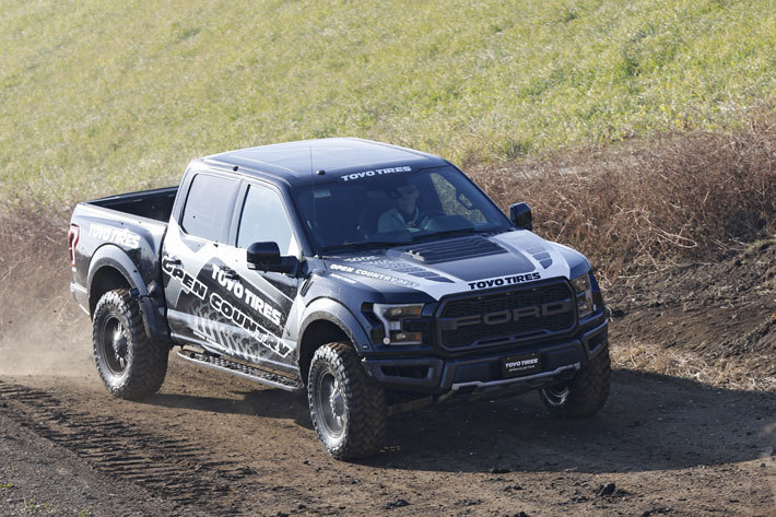 トーヨータイヤ オープンカントリー「M/T」を装着したフォード F-150