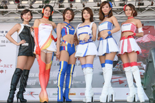 日本代表レースクイーンの美女8人が終結した「WECグリッドセレモニーガール」[2016]