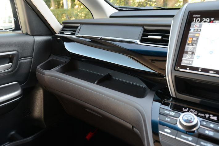 ホンダ フリードModuloXの助手席側収納