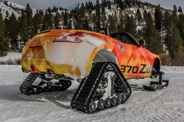 フェアレディZがスノーモービルになって雪上を大爆走!シカゴ フェアレディZがスノーモービルになって雪上を大爆走!シカゴ