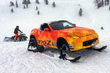 フェアレディZがスノーモービルになって雪上を大爆走！シカゴ