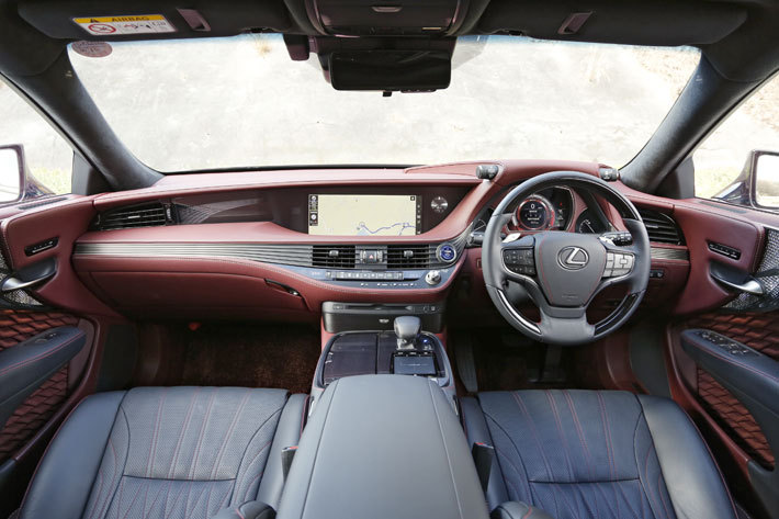あなたはドライバー派 それとも後席派 1度は乗ってみたい日本が誇る高級セダン レクサス Lsの内装はこんなに豪華 フォトギャラリー Mota