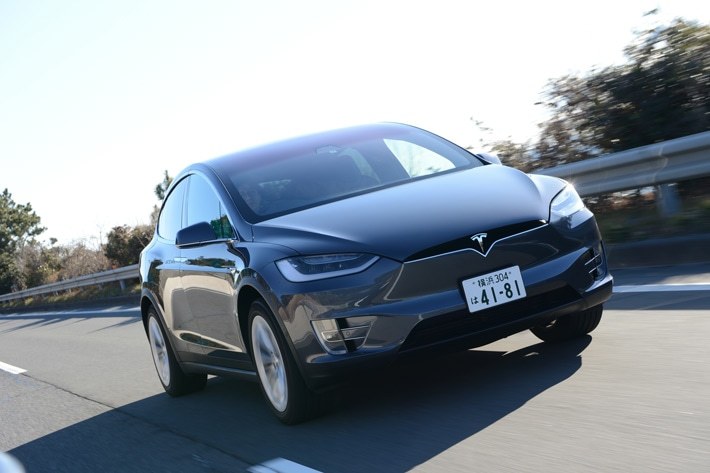 テスラ モデルXの走行イメージ