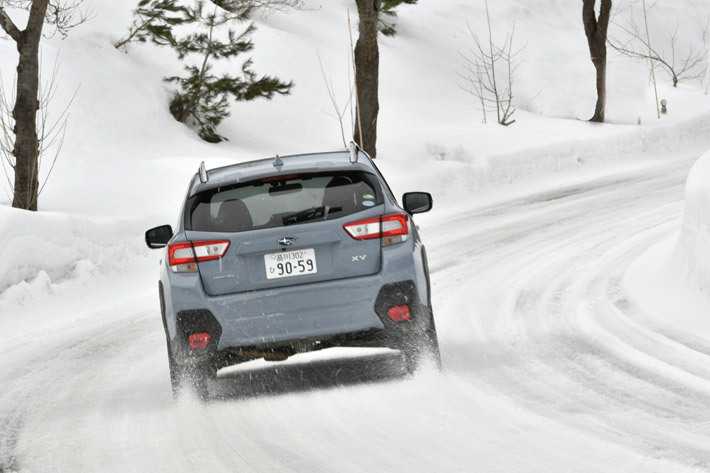 雪道でのノーマルタイヤは自殺行為！｜JAF 雪道・凍結路での制動距離は約30mにも