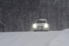 日産 雪上・氷上試乗レポート｜日産 リーフ