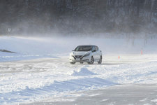 日産 雪上・氷上試乗レポート｜日産 リーフ