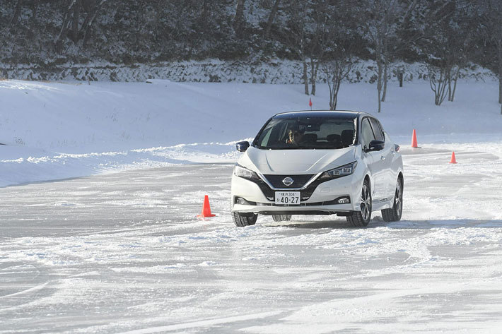 日産 雪上・氷上試乗レポート｜日産 リーフ