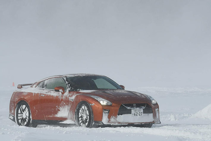 日産 雪上・氷上試乗レポート｜日産 GT-R