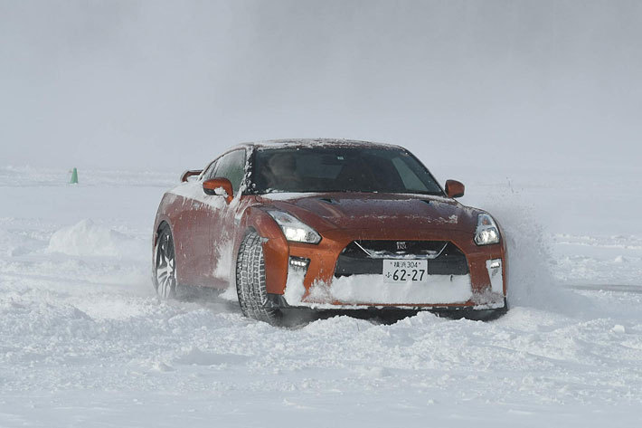 日産 雪上・氷上試乗レポート｜日産 GT-R