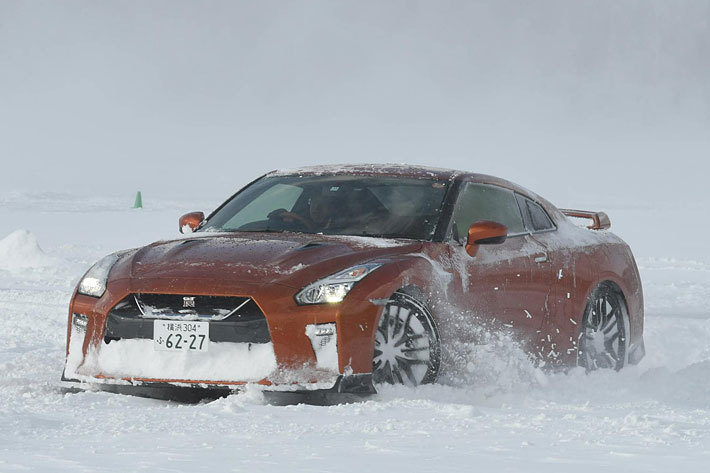 日産 雪上・氷上試乗レポート｜日産 GT-R