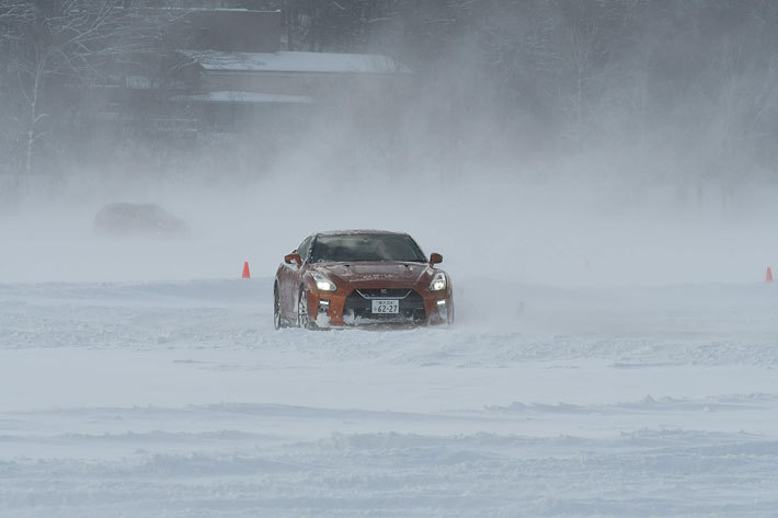 日産 雪上・氷上試乗レポート｜日産 GT-R