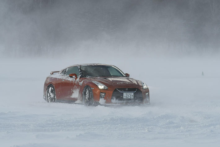 日産 雪上・氷上試乗レポート｜日産 GT-R