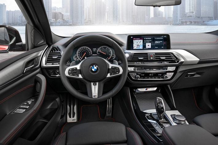 BMW 新型X4の内装