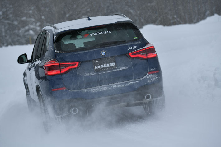 YOKOHAMA iceGUARD 6（アイスガード シックス）を装着したBMW X3