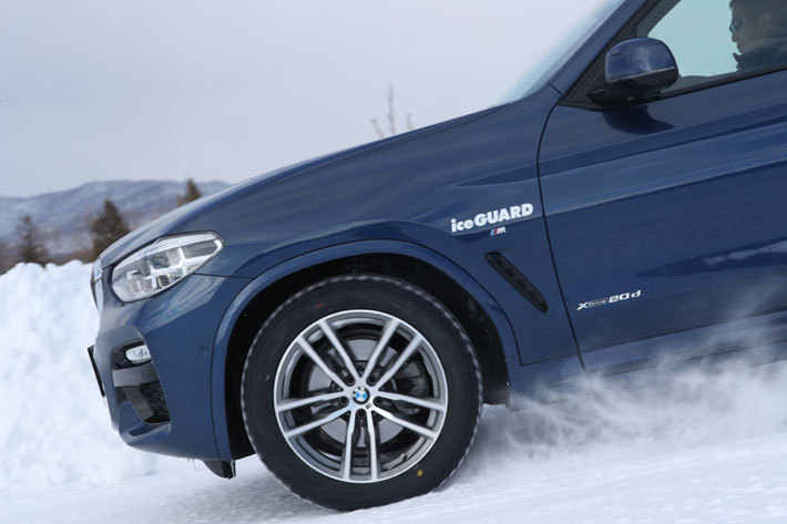 YOKOHAMA iceGUARD 6（アイスガード シックス）を装着したBMW X3