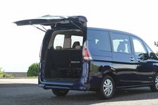 日産 セレナ（グレード：G）のデュアルバックドア