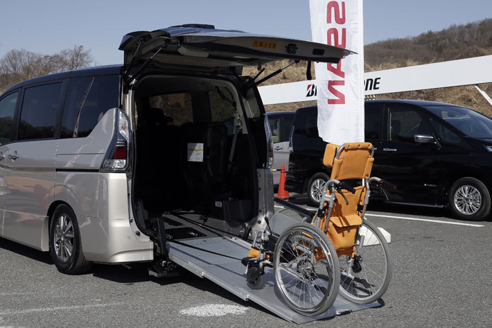 日産 セレナ E Powerの福祉車両などを バリアフリー18 に出展 画像ギャラリー No 2 業界先取り 業界ニュース 自動車ニュース22国産車から輸入車まで Mota