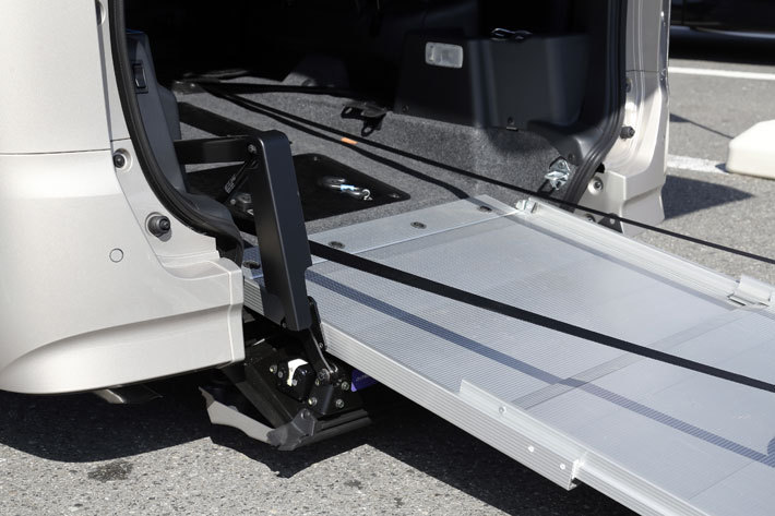 日産 新型セレナ e-POWER チェアキャブ スロープタイプ