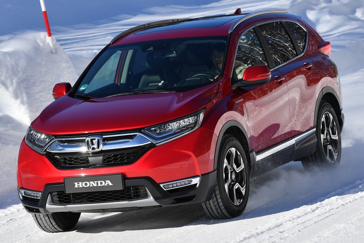 2018年秋に復活か！？ ホンダ 新型CR-Vのプロトタイプを雪上でチェック
