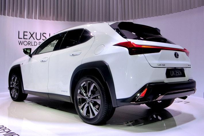 レクサス 新型UX Fスポーツ