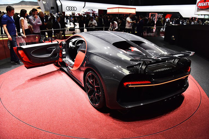 あのブガッティ シロンを超えた 3億9000万円のシロンスポーツが登場 ジュネーブショー18 画像ギャラリー No 13 業界先取り 業界ニュース 自動車ニュース21国産車から輸入車まで Mota あのブガッティ シロンを超えた 3億9000万円のシロンスポーツが登場 ジュネーブショー18 画像ギャラリー No 13 業界先取り 業界ニュース 自動車ニュース21国産車から輸入車まで Mota