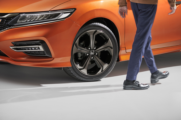 ホンダ JADE RS・Hodna SENSING （ボディカラー：プレミアムクリスタルオレンジ・メタリック）