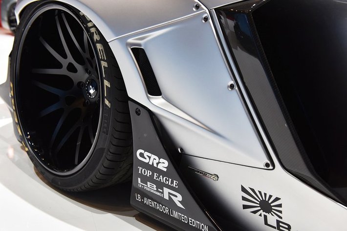 日本のカスタムショップ”Liberty Walk（リバティーウォーク）”が