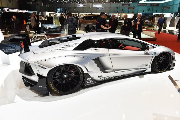 日本のカスタムショップ”Liberty Walk（リバティーウォーク）”が