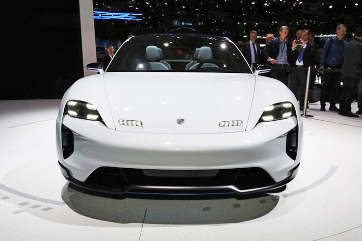 ポルシェのEVスポーツコンセプト「ミッションEクロスツーリスモ」市販