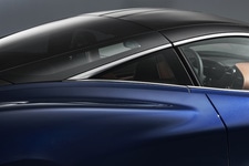 アトランティック・ブルーのボディカラーが目を引くマクラーレン 720Sの特別モデル