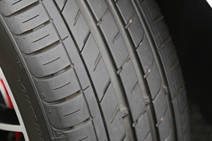 ネクセンタイヤのエコ・プレミアムスポーツタイヤ 「N FERA SU1（エヌフィラ エスユー1）」