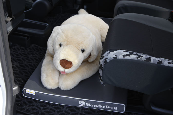 ホンダアクセス 犬用カーアクセサリー