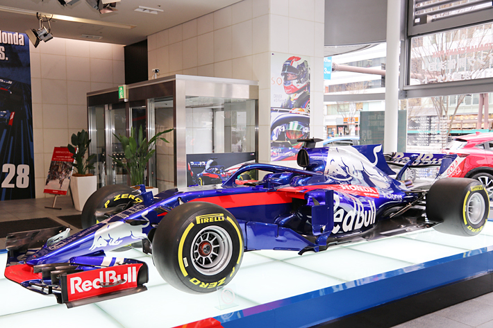 F1開幕 トリコロールカラーのレッドブル トロロッソ ホンダのマシンがかっこいいと話題 週間ランキングtop5 画像ギャラリー No 22 業界先取り 業界ニュース 自動車ニュース21国産車から輸入車まで Mota