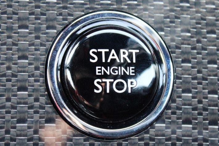ロールス・ロイス レイス ブラックバッジのエンジンスタートボタン