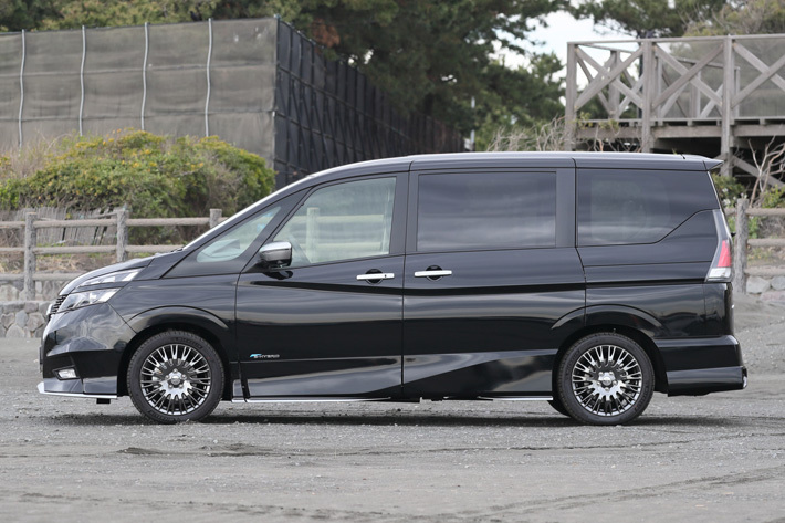 日産 セレナAUTECH SPORTS SPEC