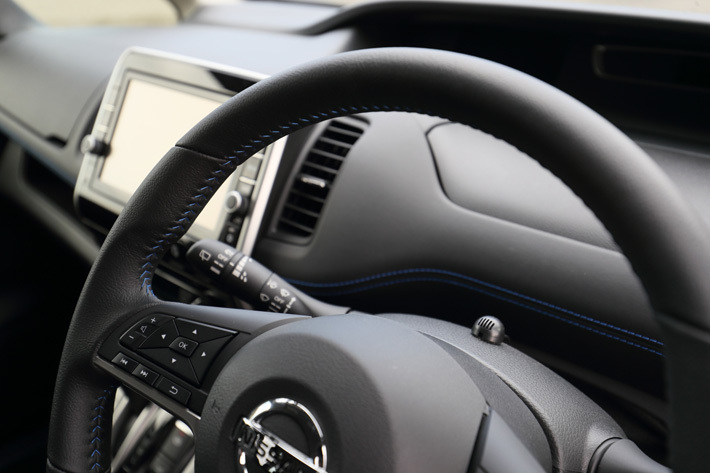 日産 セレナAUTECH SPORTS SPEC