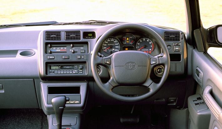 トヨタ RAV4（初代・1995年）の内装／グレード：V（内装はJとL共通）