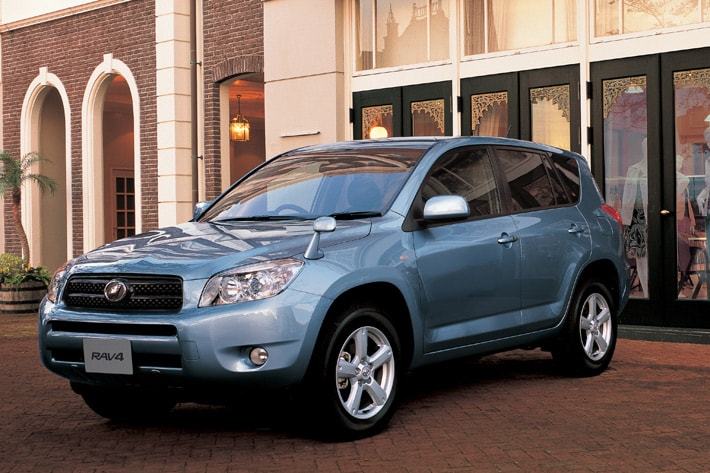 トヨタ RAV4（3代目・2005年）／グレード：G　4WD／ボディカラー：グレイシュブルーメタリック