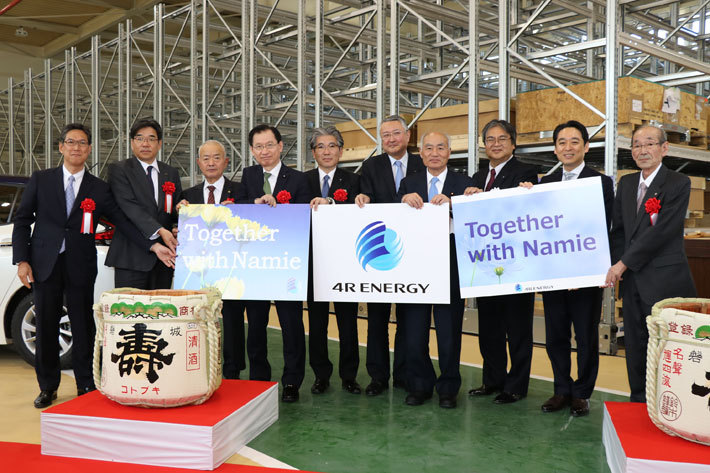 日産は福島県浪江町のフォーアールエナジー社で、世界初のEV向け交換用再生電池を製品化した