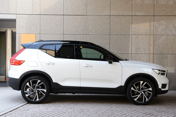 ボルボ XC40 T5 AWD R-DESIGN 1ST EDITION