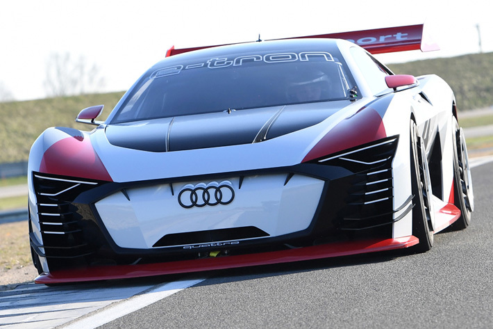 Audi e-tron Vision Gran Turismo（ビジョン グラン ツーリスモ）