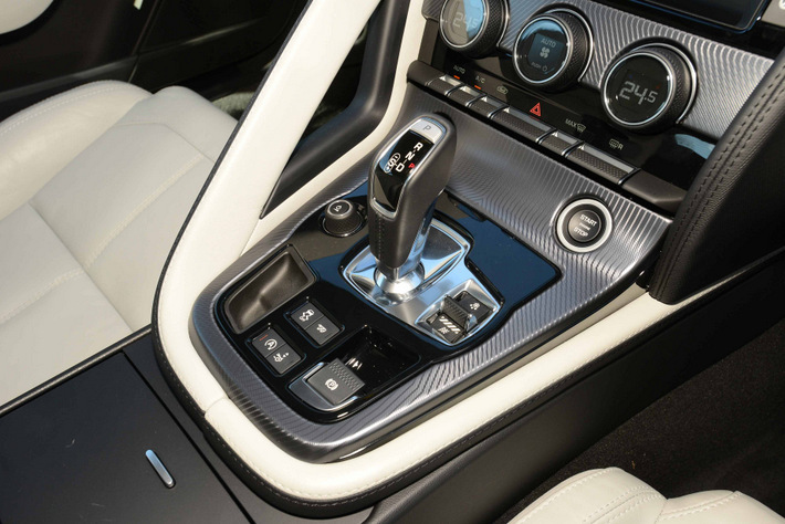 JAGUAR F‑TYPE R‑DYNAMIC COUPE（ジャガーFタイプ Rダイナミック クーペ）