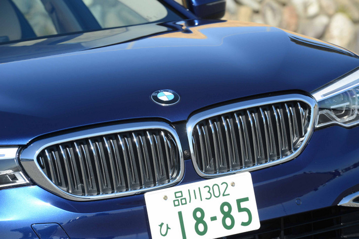 新車の「レクサス IS」購入予算500万円台で、ひとクラス上の高級セダン「BMW 5シリーズ」を中古で買うのはいかが？[どっち買う！？]
