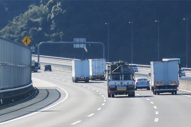 高速道路で大きな地震に遭遇した時の対処法 高速道路でのトラブル対処法 その9 特別企画 Mota