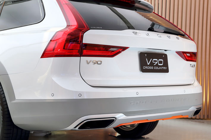 ボルボ V90クロスカントリー オーシャンレース エディション(VOLVO V90 Cross Country Ocean Race Edition)[限定15台／ボルボ スタジオ青山(東京都港区)のみでの発売]