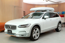 ボルボ V90クロスカントリー オーシャンレース エディション(VOLVO V90 Cross Country Ocean Race Edition)[限定15台／ボルボ スタジオ青山(東京都港区)のみでの発売]